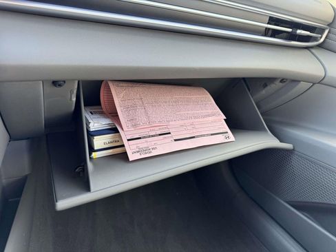 Certified 2025 Hyundai Elantra SEL image 33