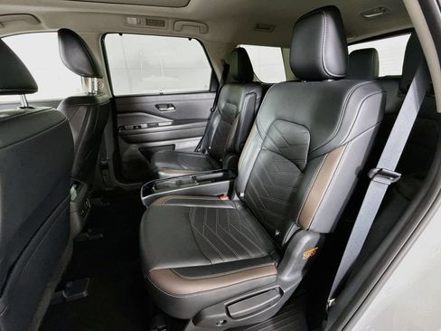 Used 2024 Nissan Pathfinder Platinum AWD/4WD image 32
