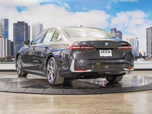 Used 2026 BMW i5 eDrive40 image 9