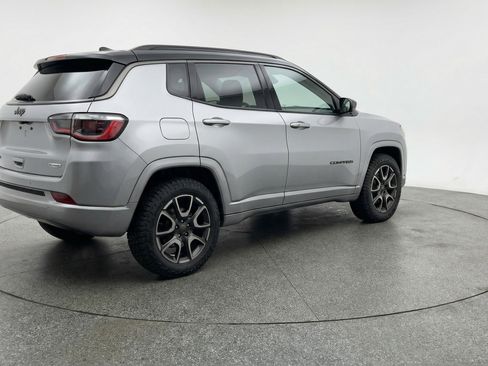 Used 2025 Jeep Compass Trailhawk AWD/4WD image 9