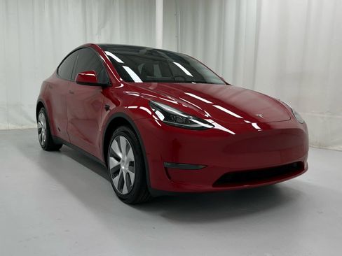Used 2023 Tesla Model Y Long Range image 1