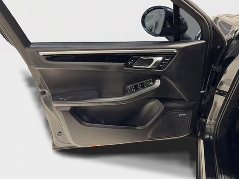 Used 2017 Porsche Macan image 9