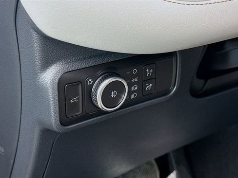 Used 2025 Ford Explorer Active w/ Active Comfort Package image 10