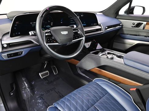 Certified 2026 Cadillac Vistiq Premium Luxury image 12