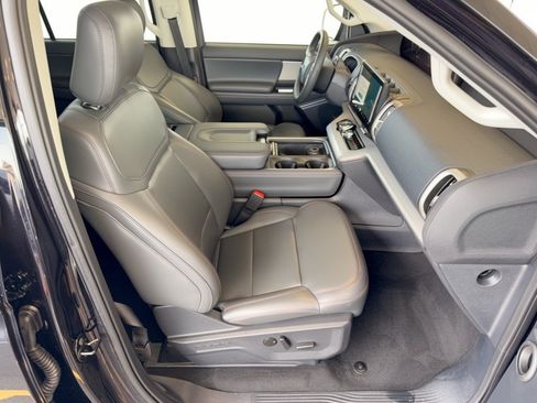 Used 2025 Ford Expedition Active AWD/4WD image 30