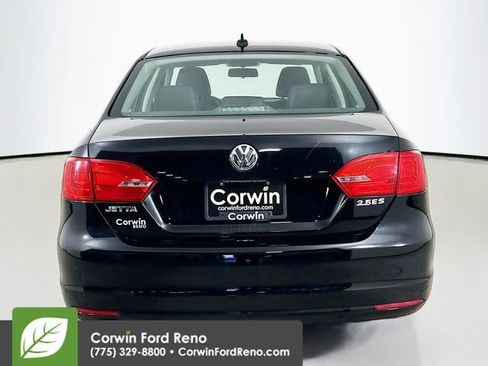 Used 2011 Volkswagen Jetta SE FWD image 6