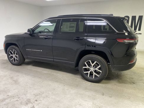 New 2025 Jeep Grand Cherokee Limited RWD image 5