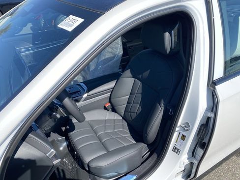 Used 2024 BMW 760i xDrive w/ Executive Package image 10