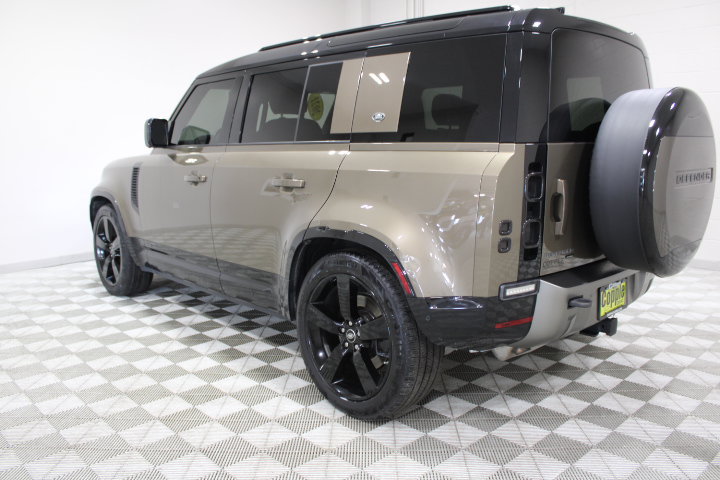 Used 2021 Land Rover Defender 110 X-Dynamic SE AWD/4WD image 10