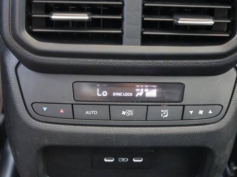 Used 2024 Honda Pilot Touring image 22