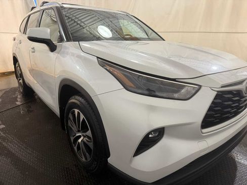 Used 2023 Toyota Highlander XLE image 10