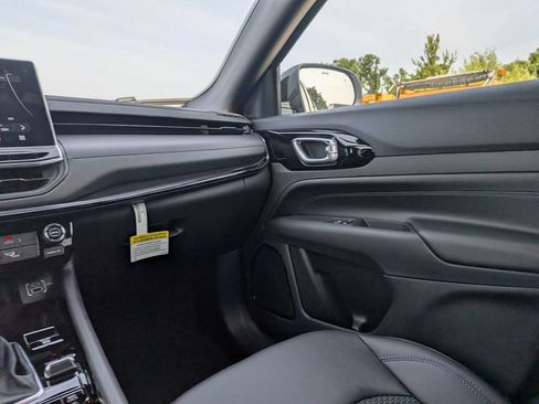 New 2026 Jeep Compass Latitude AWD/4WD image 18