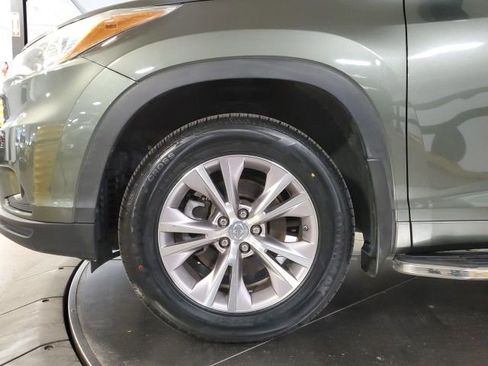 Used 2015 Toyota Highlander XLE image 31