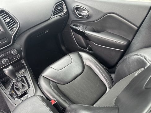 Used 2021 Jeep Cherokee Latitude Plus image 26