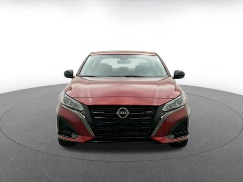 Used 2025 Nissan Altima 2.5 SV FWD image 2