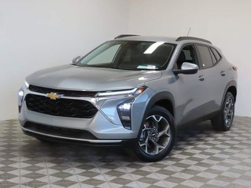 Certified 2024 Chevrolet Trax LT FWD image 1