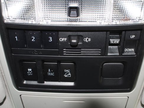 Used 2017 Toyota 4Runner SR5 Premium AWD/4WD image 11