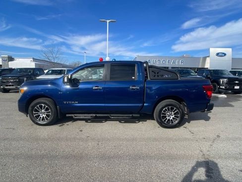 Used 2021 Nissan Titan SV w/ SV Convenience Package image 5