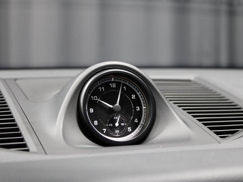 Certified 2025 Porsche Macan image 34