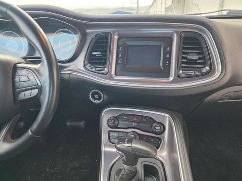 Used 2015 Dodge Challenger SXT image 6