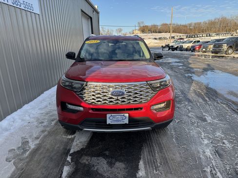 Used 2023 Ford Explorer Platinum w/ Premium Technology Package image 3
