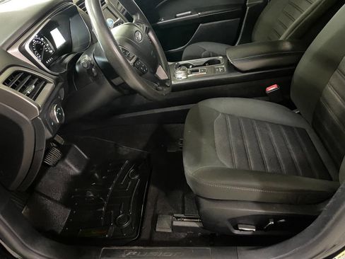 Used 2020 Ford Fusion SE image 15