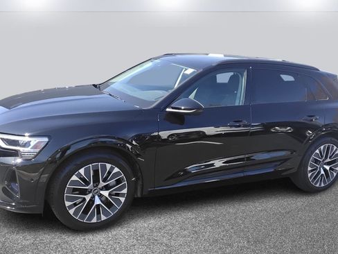 Certified 2024 Audi Q8 e-tron Premium Plus image 3