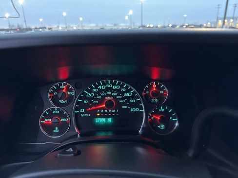 Used 2024 Chevrolet Express 2500 w/ Driver Convenience Package image 9