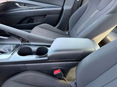 Used 2023 Hyundai Elantra SEL w/ Convenience Package FWD image 13