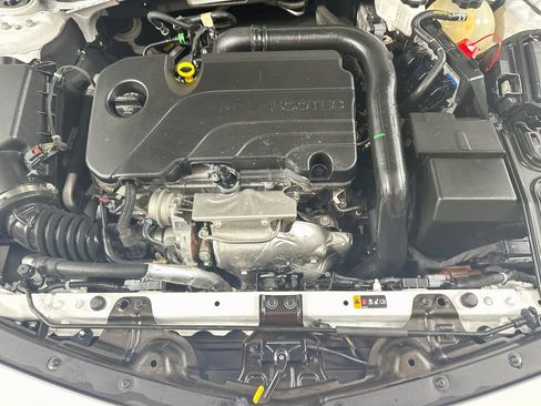 Used 2023 Chevrolet Malibu LT FWD image 28