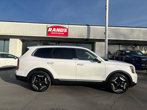 Used 2023 Kia Telluride S w/ S Sunroof Package image 2