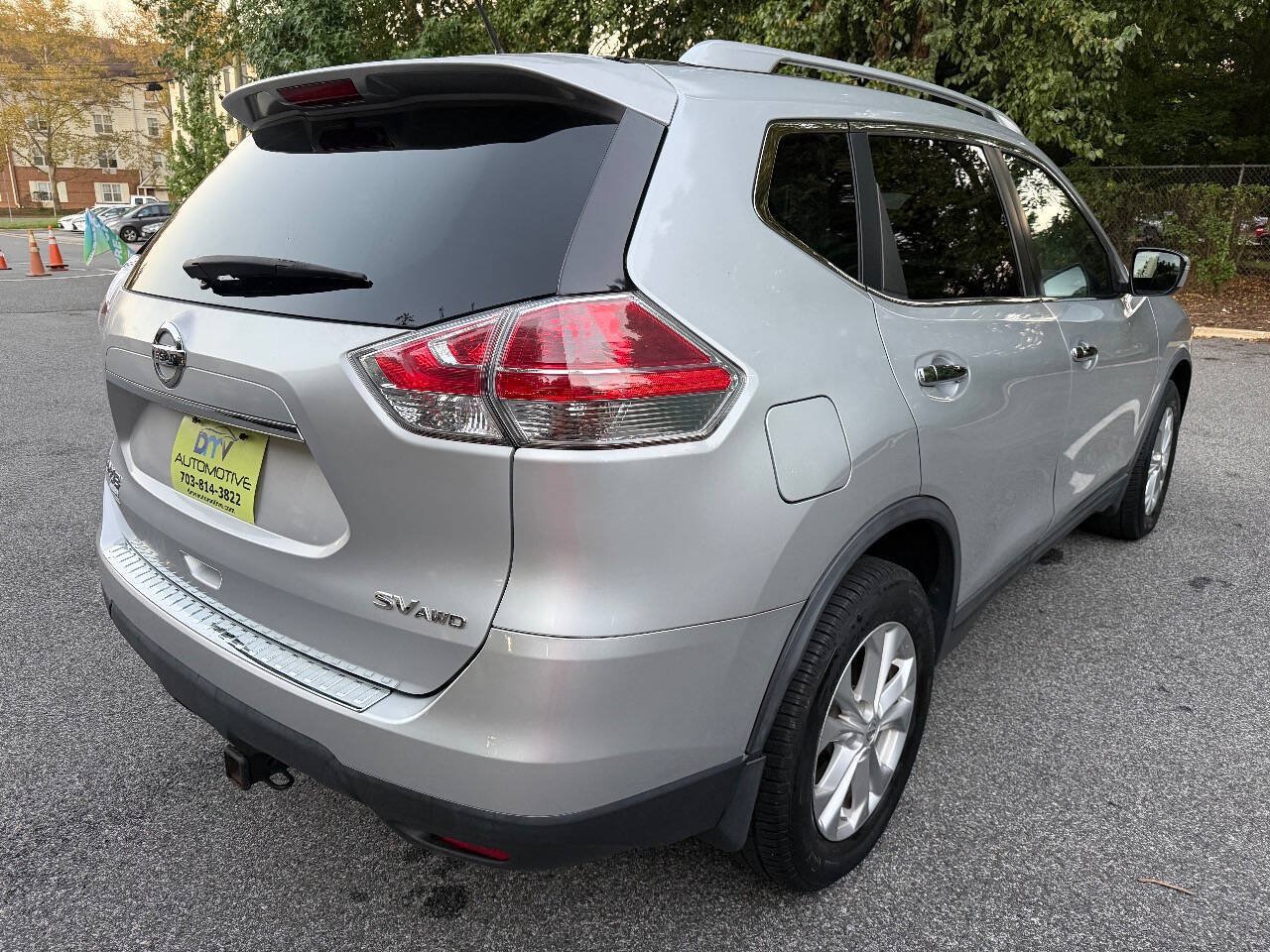 Used 2015 Nissan Rogue SV AWD/4WD image 6
