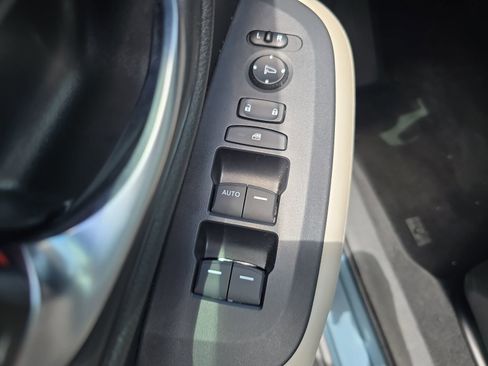 Certified 2025 Honda HR-V LX image 13