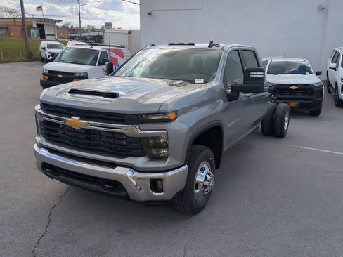 New 2026 Chevrolet Silverado 3500 LT w/ Convenience Package AWD/4WD image 4