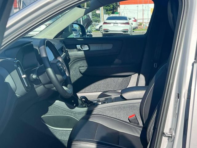 Used 2023 Volvo XC40 B5 Core AWD/4WD image 22
