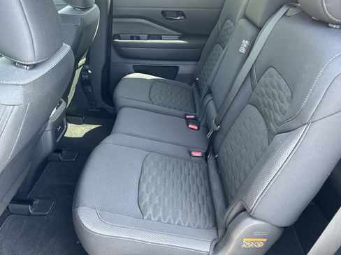 Used 2025 Nissan Pathfinder SV AWD/4WD image 15