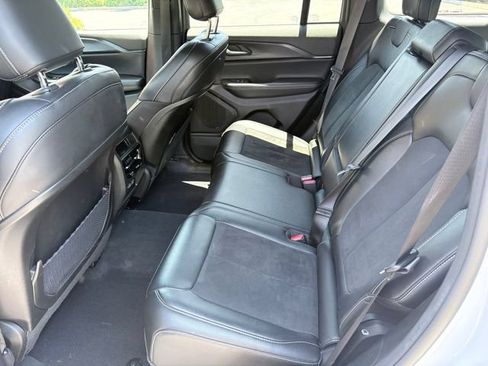 Used 2025 Jeep Grand Cherokee Altitude AWD/4WD image 7