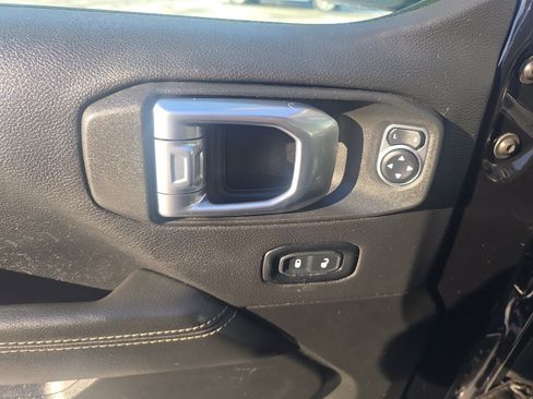 Used 2022 Jeep Wrangler Unlimited Sahara w/ Cold Weather Group AWD/4WD image 19