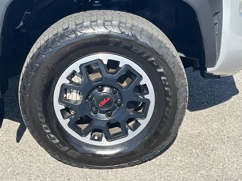 Used 2024 Toyota Tacoma TRD Off-Road AWD/4WD image 27