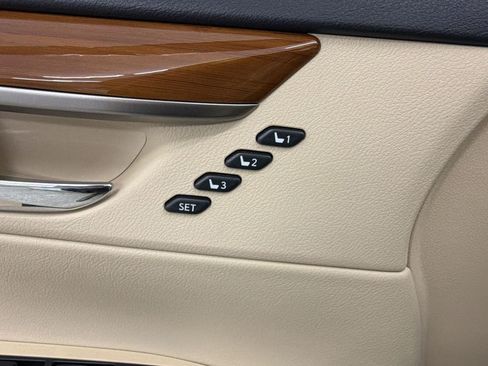 Used 2015 Lexus ES 300h w/ Navigation System Package FWD image 18