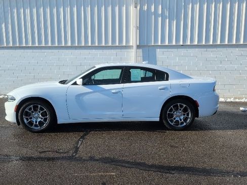 Used 2017 Dodge Charger SXT w/ Driver Confidence Group image 3
