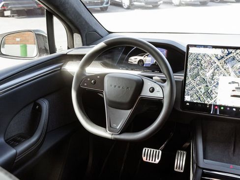 Used 2022 Tesla Model X Plaid AWD/4WD image 13