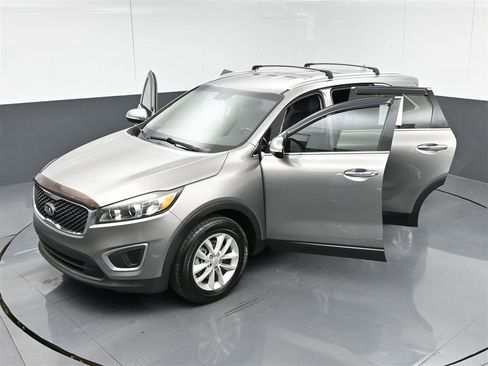 Used 2017 Kia Sorento LX w/ LX Convenience Package FWD image 39