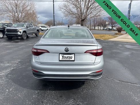 Used 2024 Volkswagen Jetta SE image 6