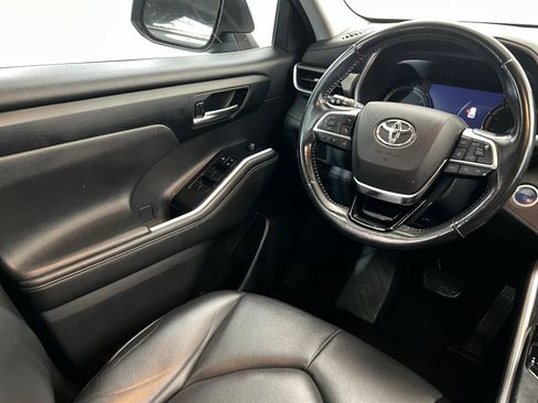 Certified 2021 Toyota Highlander XLE image 13