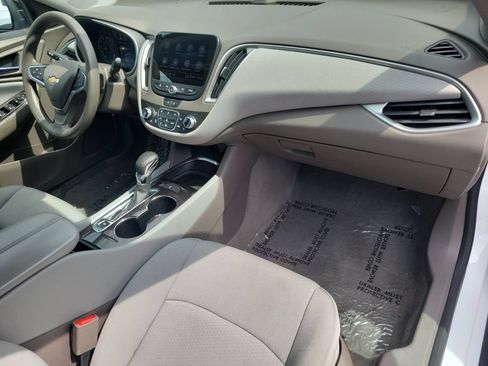 Used 2022 Chevrolet Malibu LT FWD image 37