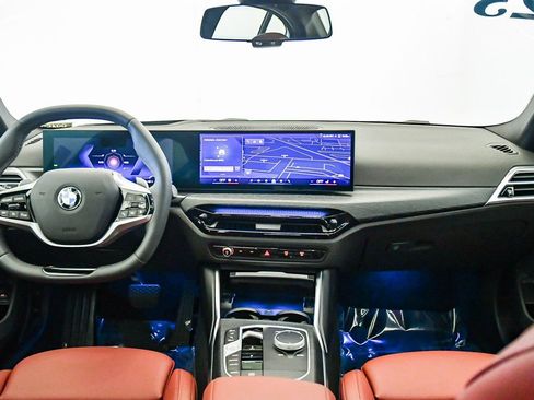 Used 2025 BMW 330i Sedan w/ Premium Package image 15