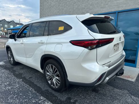 Used 2021 Toyota Highlander Platinum AWD/4WD image 4
