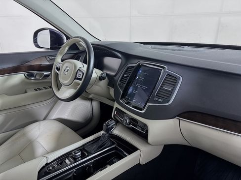 Used 2019 Volvo XC90 T5 Momentum w/ Multimedia Package AWD/4WD image 27