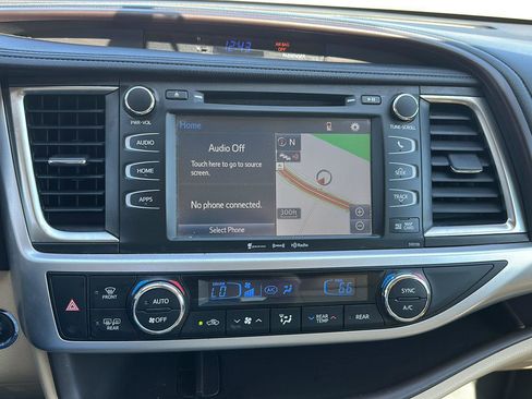 Used 2016 Toyota Highlander XLE image 30